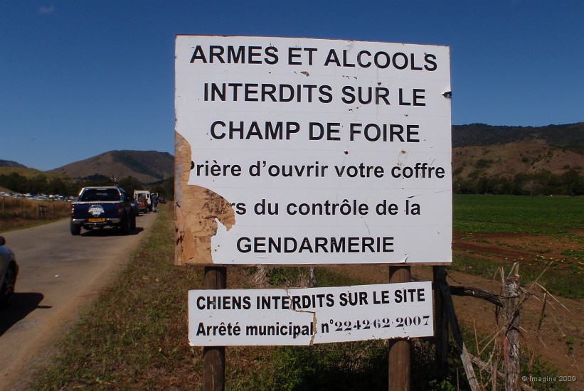 11- Entree de la foire de Bourail.JPG